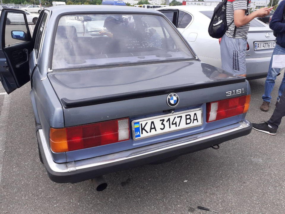 але й продав її 3