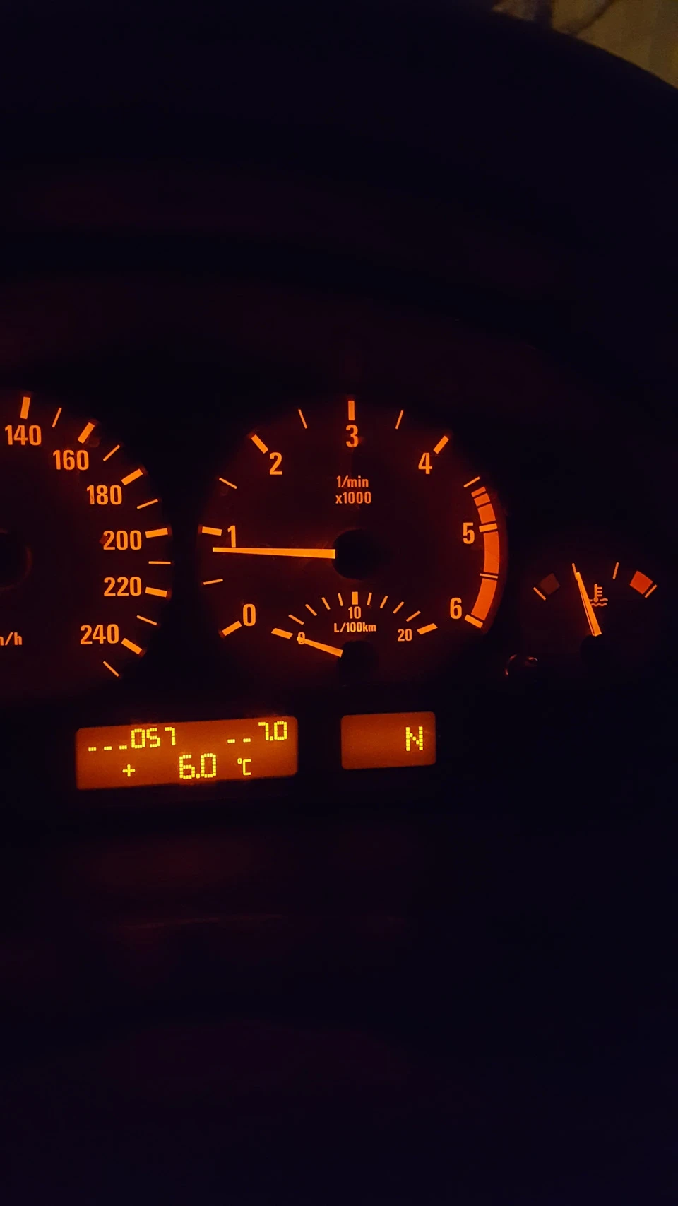 Не зростає температура двигуна.