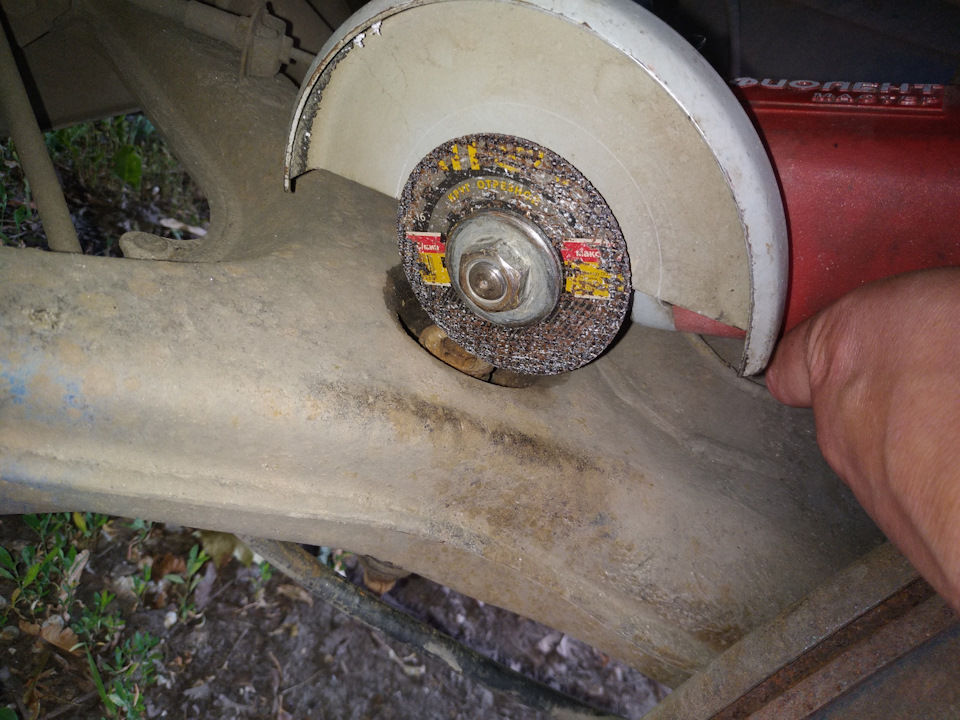 Стійки стабілізатора, накладки на поріжки та чергове ТО 4