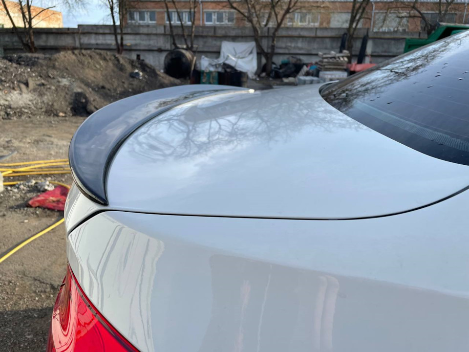 Ставимо карбоновий спойлер на F30 5