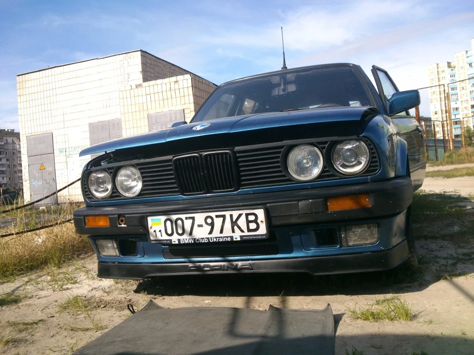 Вчепив губу