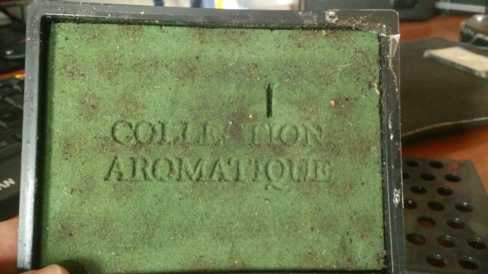 Ароматизатор салону (коробка) Collection aromatique Black water 4