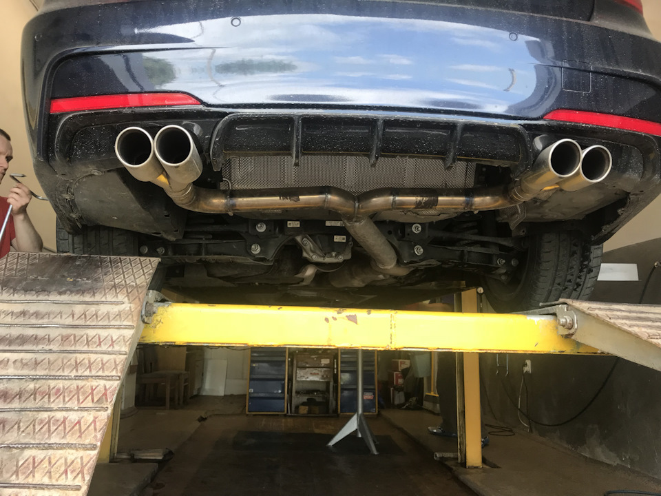 Роздвоєння вихлопу і встановив даунпайп 1