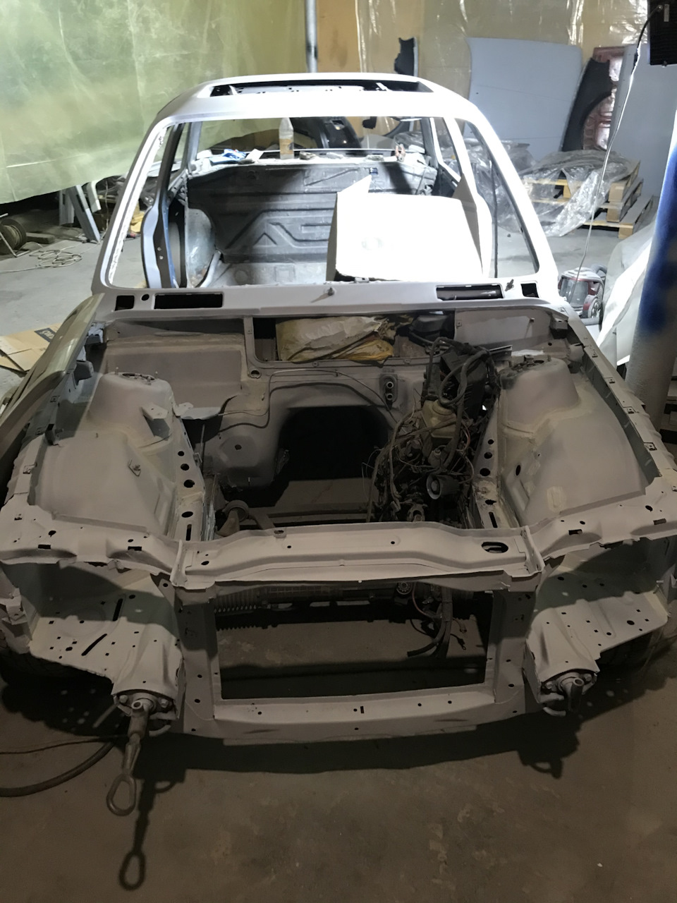 BMW e30 загрунтована 2