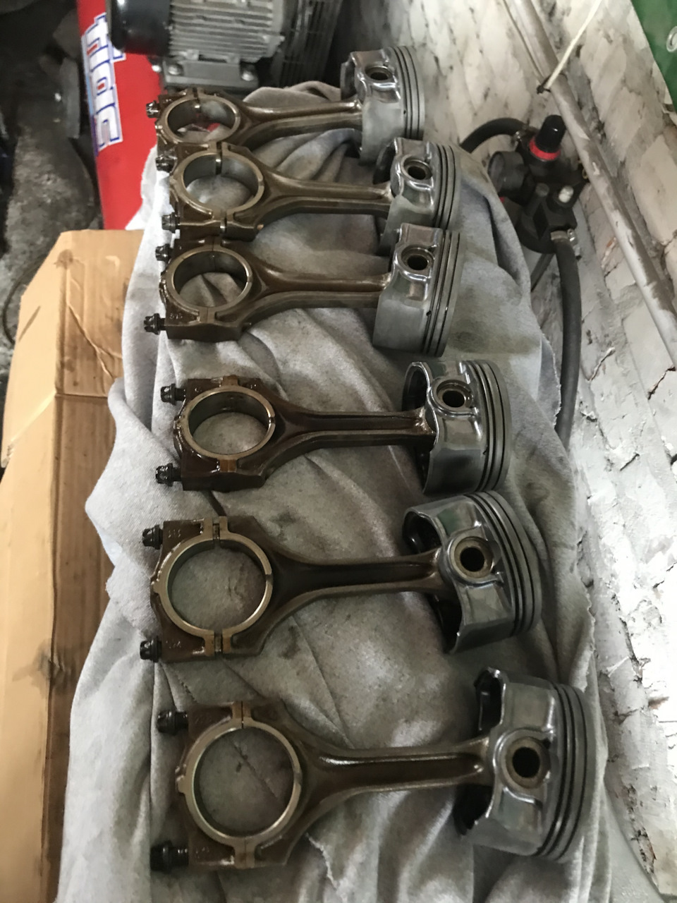 Низ двигуна M54B30 зібраний. 5