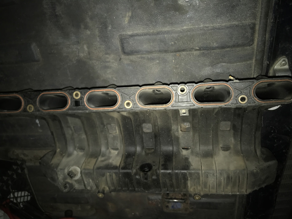 Впускний колектор M50B25 3