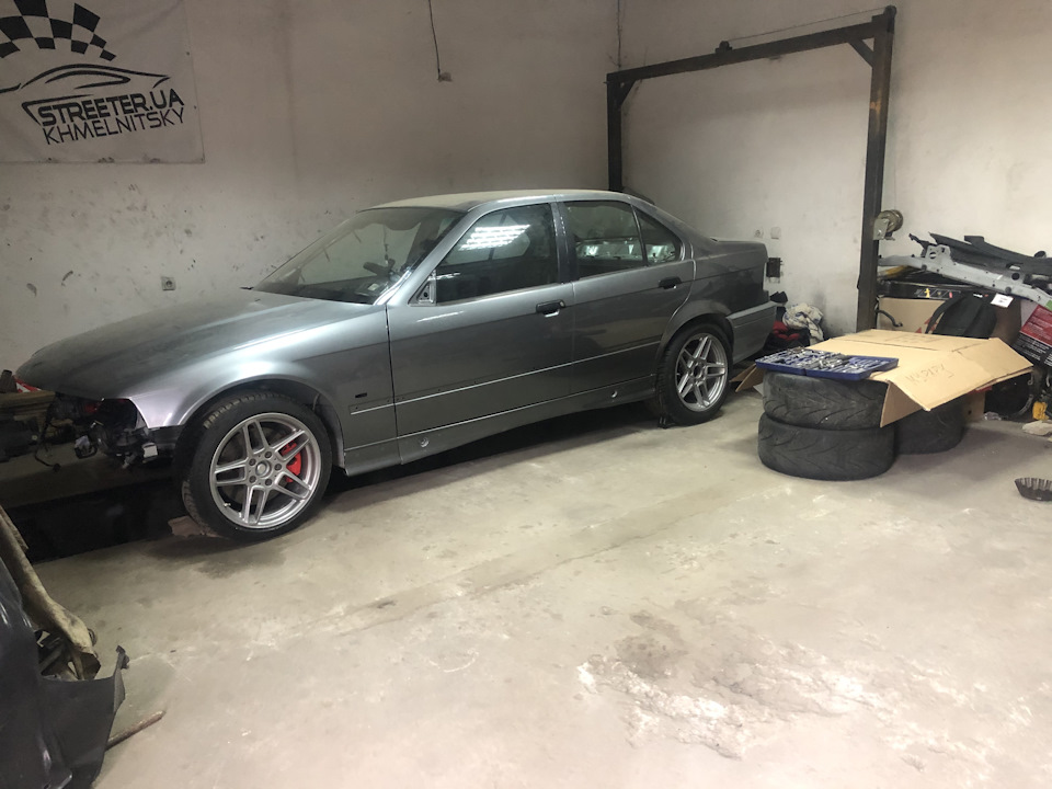 BMW e36 встановлення передніх підкрилок 3
