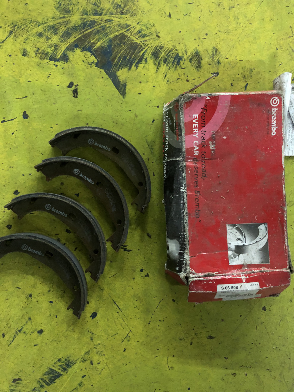 BMW e36 заміна колодок ручника 1