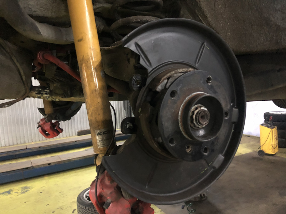 BMW e36 заміна колодок ручника 2