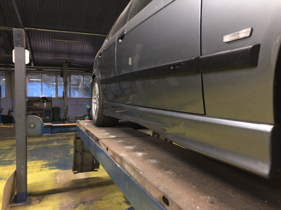 Накладки на пороги BMW e36 3