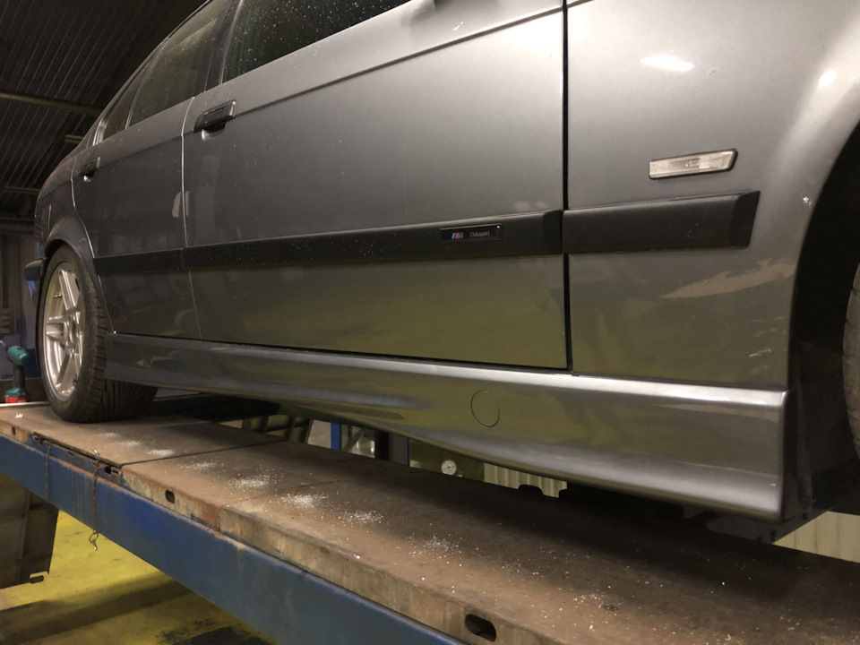 Накладки на пороги BMW e36 2