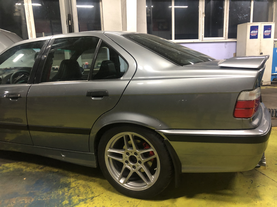 Спойлер М-тех BMW e36 так/ні 3