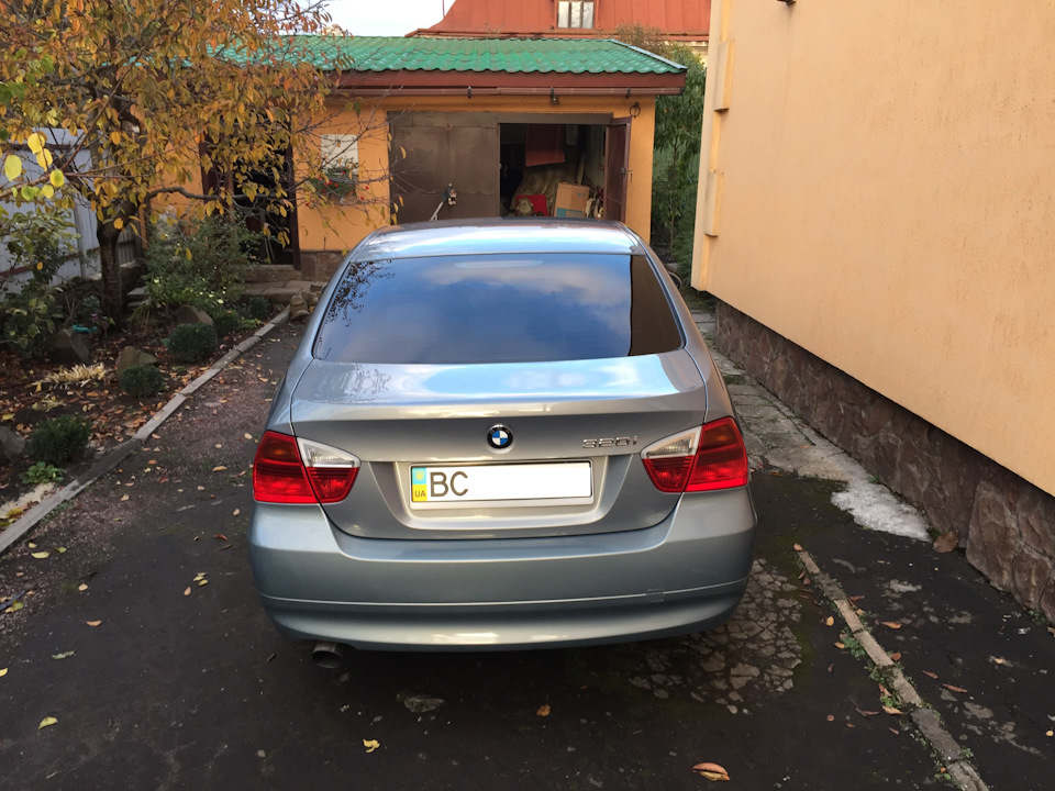 Доснащення: обвіс M-performance, Dynamic xenon, PDC, плавець, радіатор. BMW e90 5