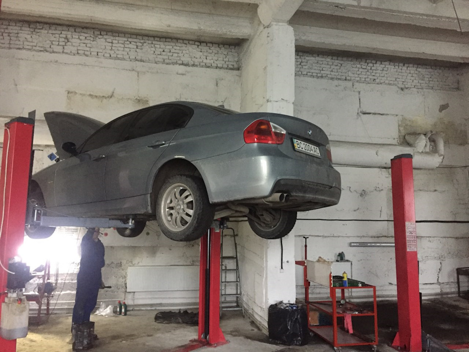 Заміна ГУРу + клинового ременя та роликів BMW e90 4