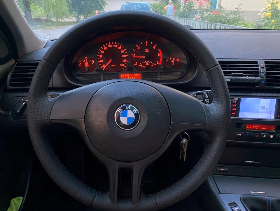 Спортивне кермо в BMW e46. Мрії здійснюються
