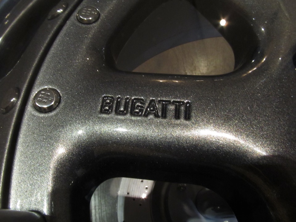 Столік BBS BUGATTI. 1