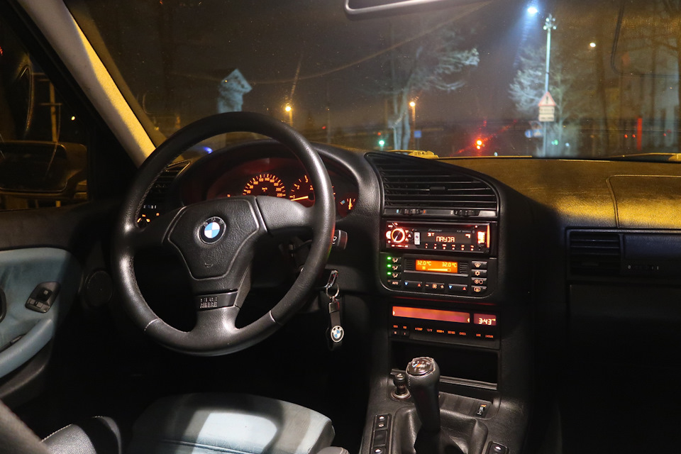 Трохи про салон моїй BMW E36 5