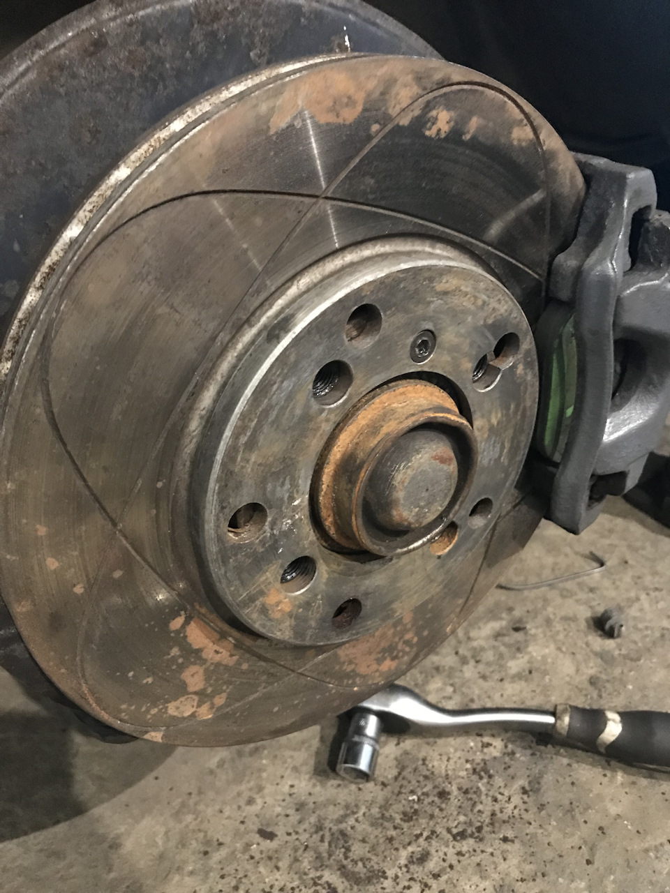Заміна передніх гальмівних дисків та колодок! 1