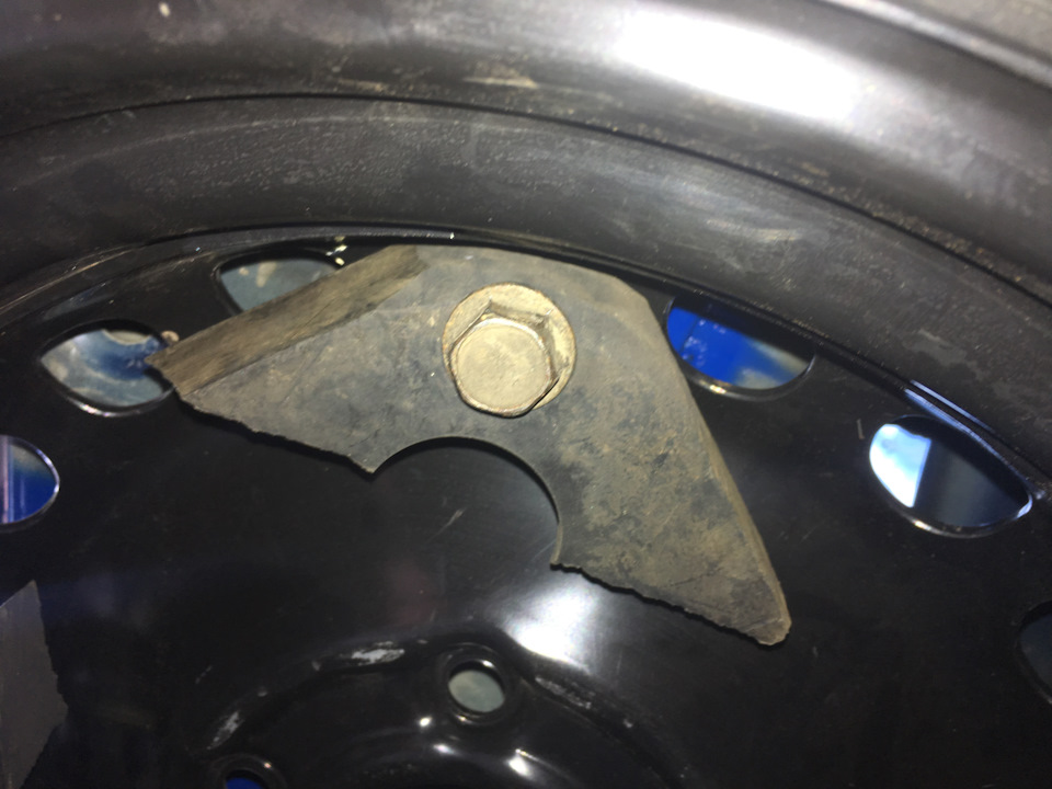 Кріплення докатки (ГБО в BMW E36) 4