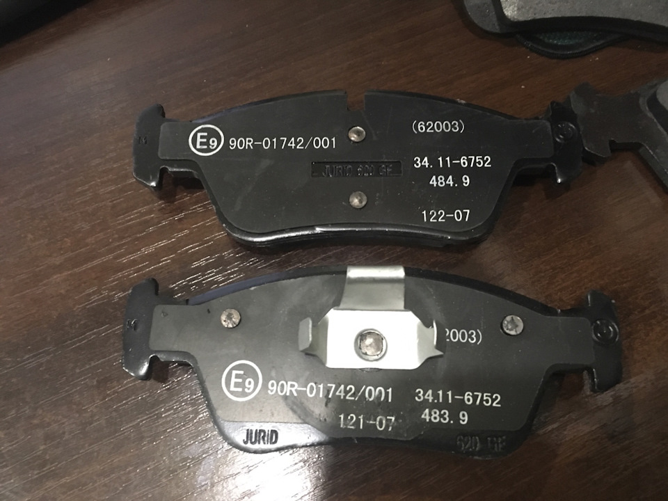 Тормозні колодки BMW 34-11-6-761-242 4