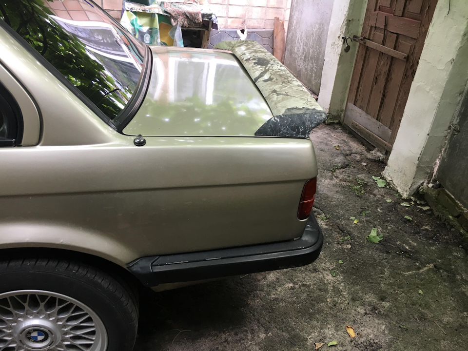 Роздобув спойлер Pfeba BMW E30, відновлюю(Потрібен порада) 1