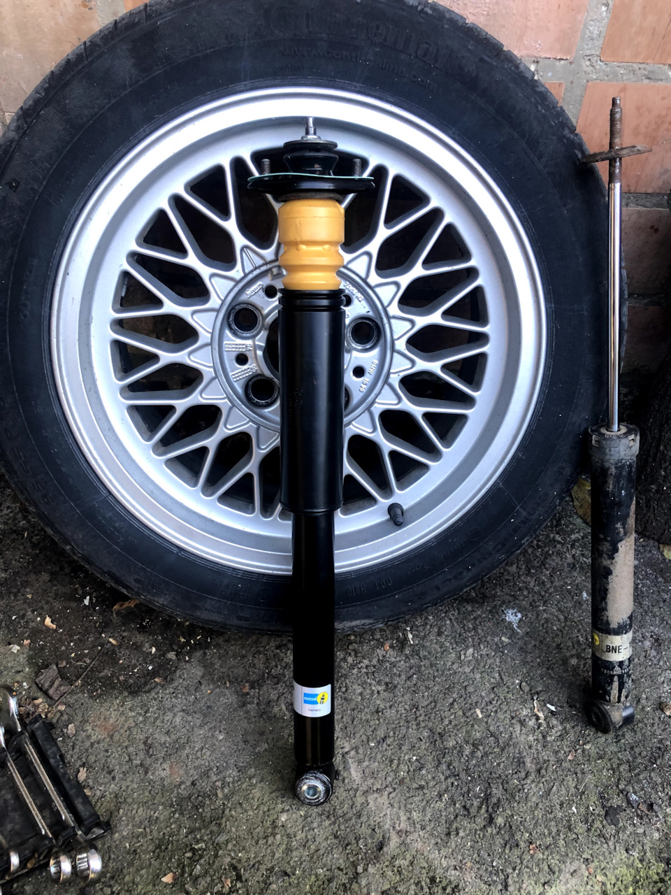 Ревізія підвіски Bilstein B4 навколо 3