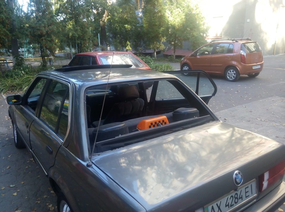 Гарні пацани машини не тонують, а а**ільні тонують!)) 1