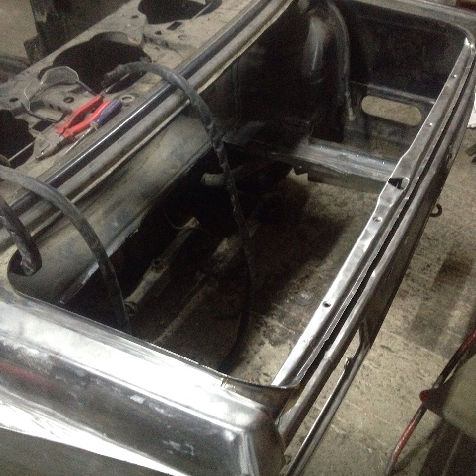Е30 pickup, нові лонжерони, нова підлога ... 1