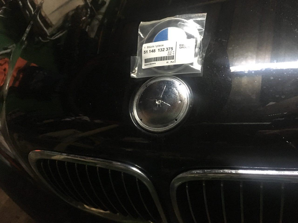 🕳❤💥 Час бере свій, заміна обох емблем BMW 1