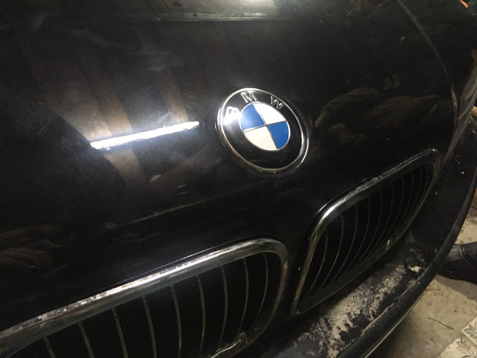 🕳❤💥 Час бере свій, заміна обох емблем BMW 3