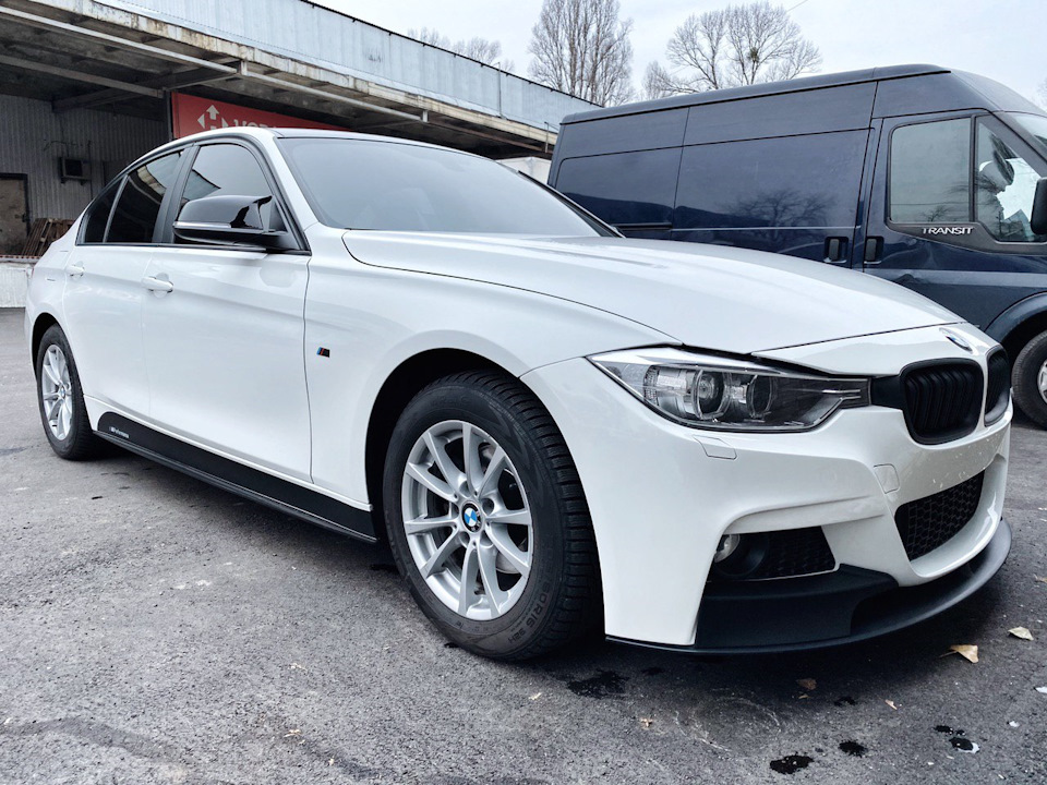 Кастом леза на пороги, накладки на задній бампер BMW F30 у стилі M Performance 3