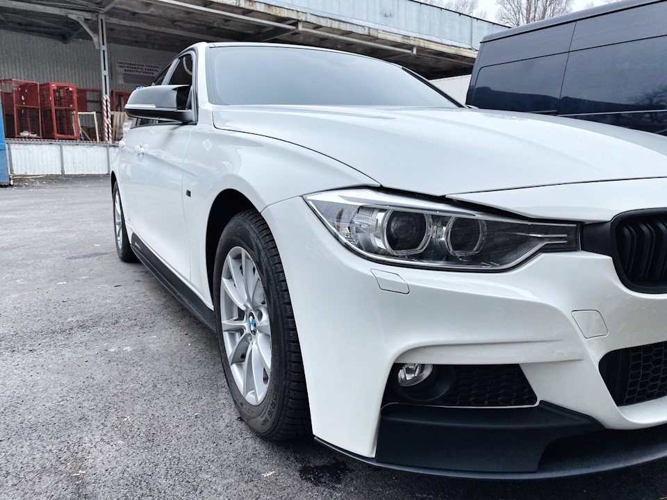 Кастом леза на пороги, накладки на задній бампер BMW F30 у стилі M Performance 2