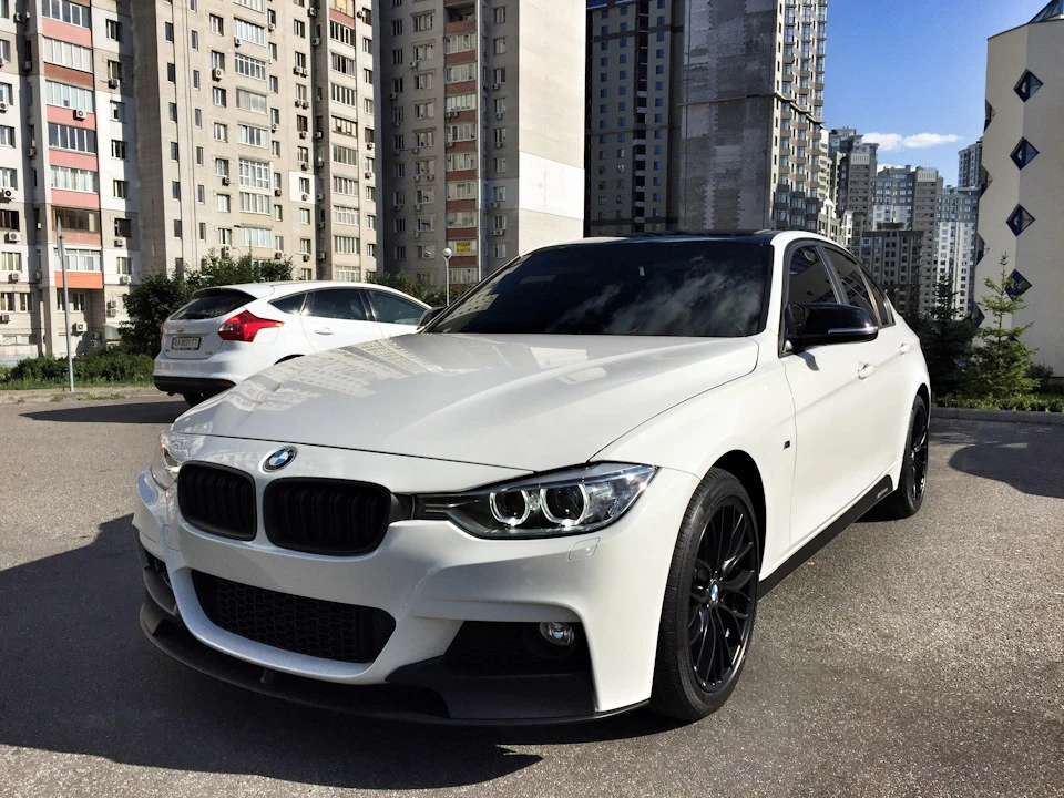 Кастом леза на пороги, накладки на задній бампер BMW F30 у стилі M Performance