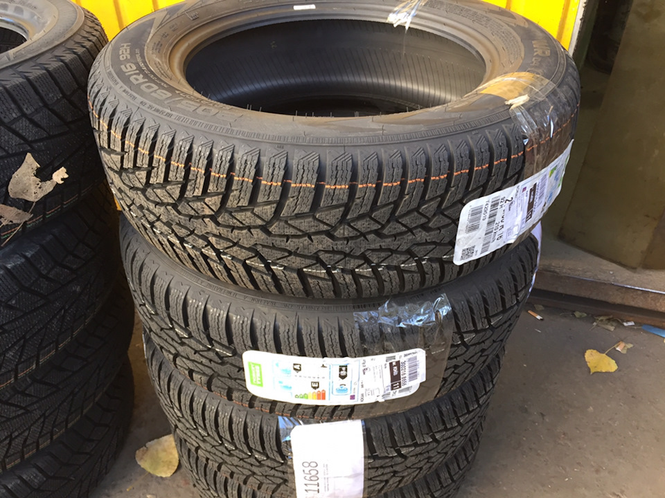 Переобувка на зиму — Nokian WR D4 205/60 R16 RUNFLAT 3