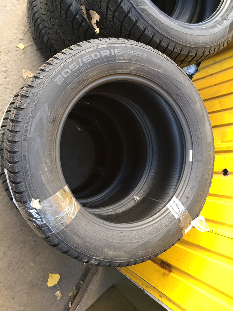 Переобувка на зиму — Nokian WR D4 205/60 R16 RUNFLAT 2