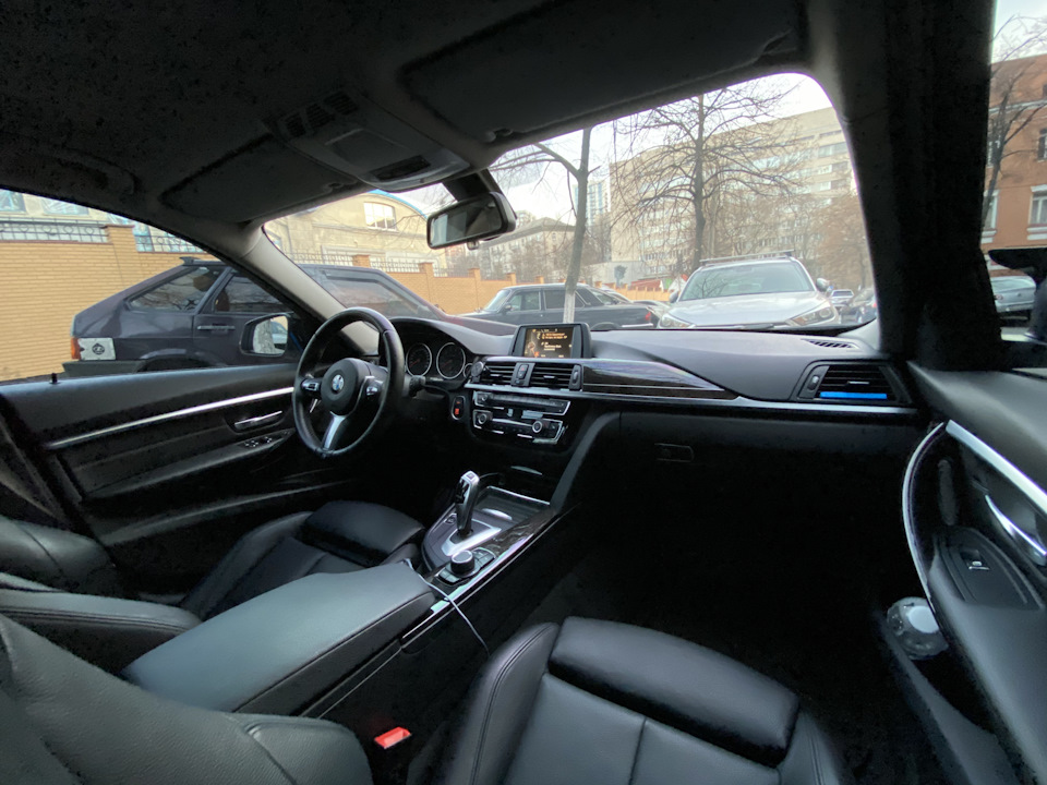 Заміна декоративних накладок на дерево Individual BMW F30 3