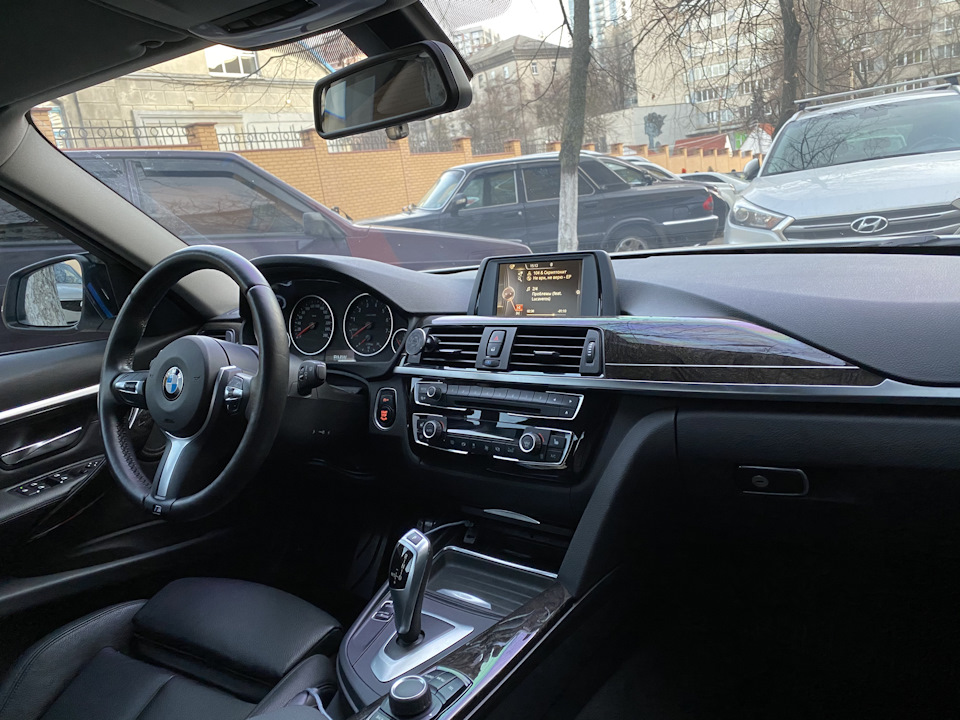 Заміна декоративних накладок на дерево Individual BMW F30 4