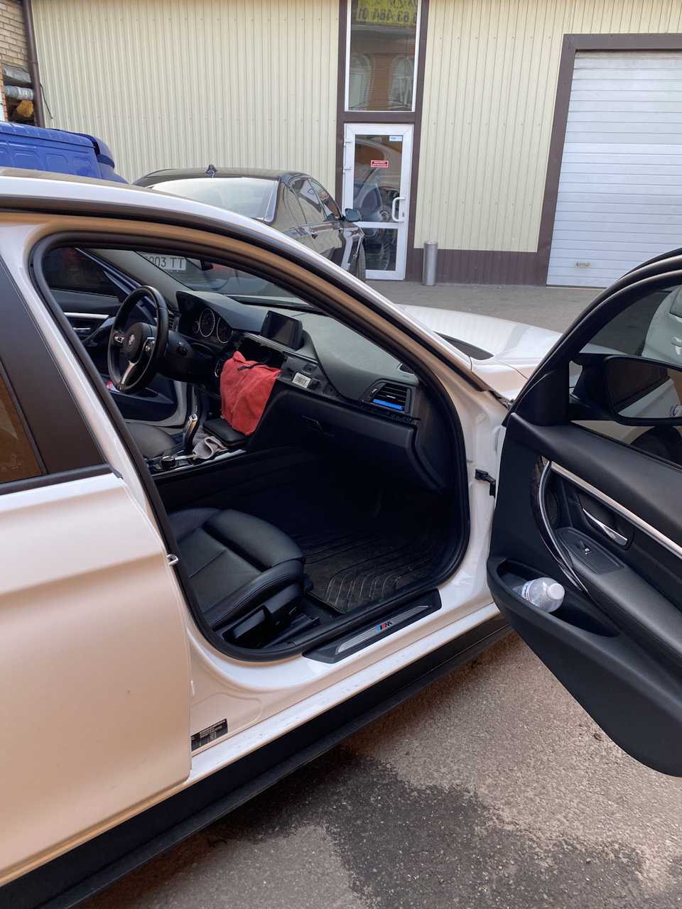 Заміна декоративних накладок на дерево Individual BMW F30 2