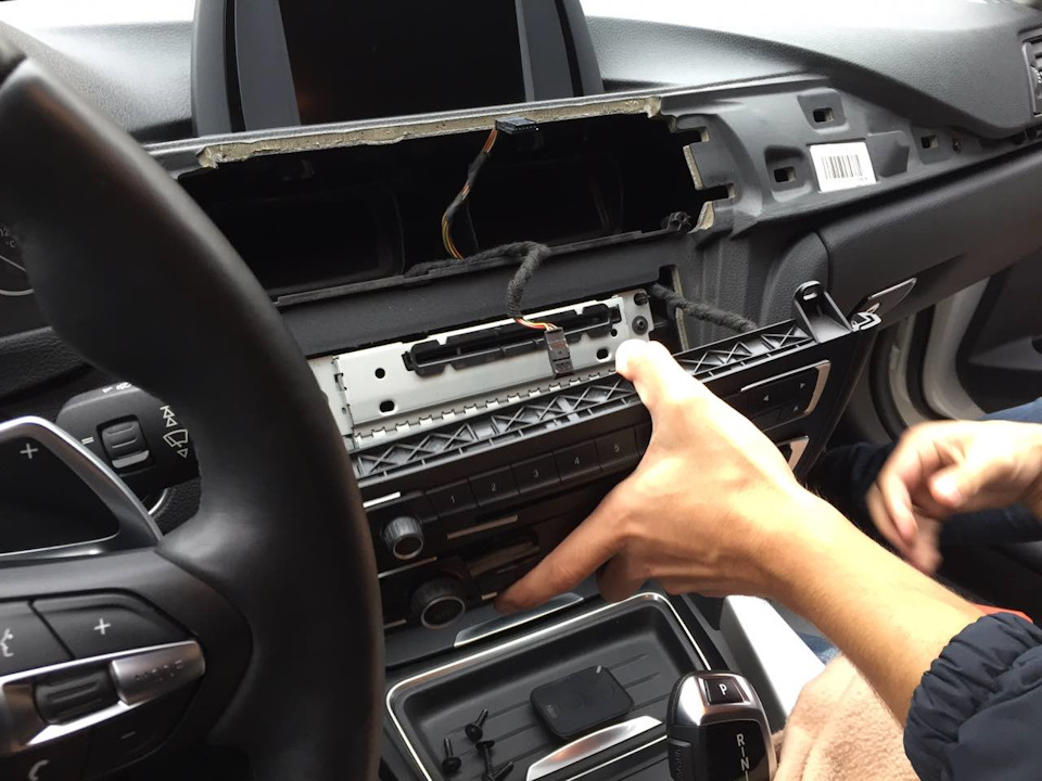 Замінити HU_ENTRY BASIS HU_ENTRYNAV в BMW F30 1