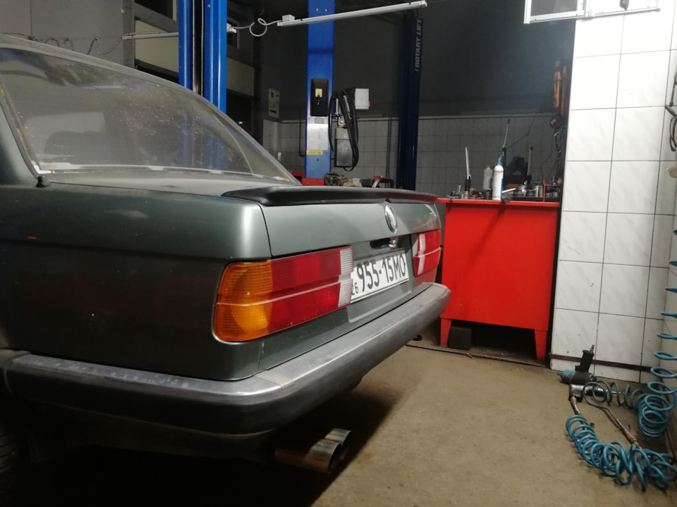 Оригінальний сполер е30 3