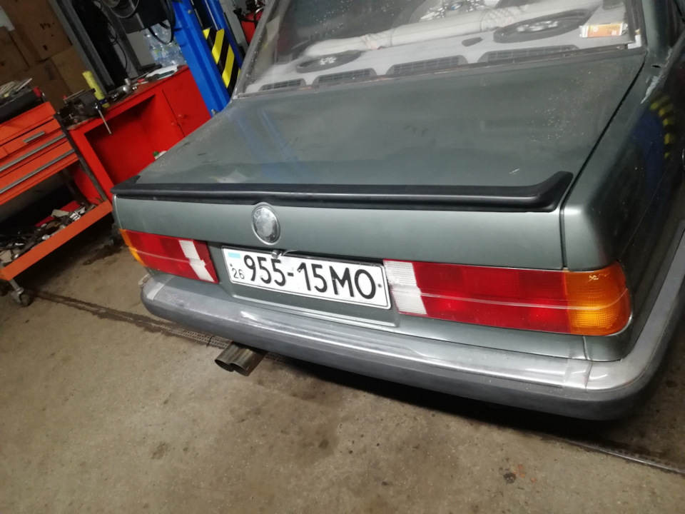 Оригінальний сполер е30 2