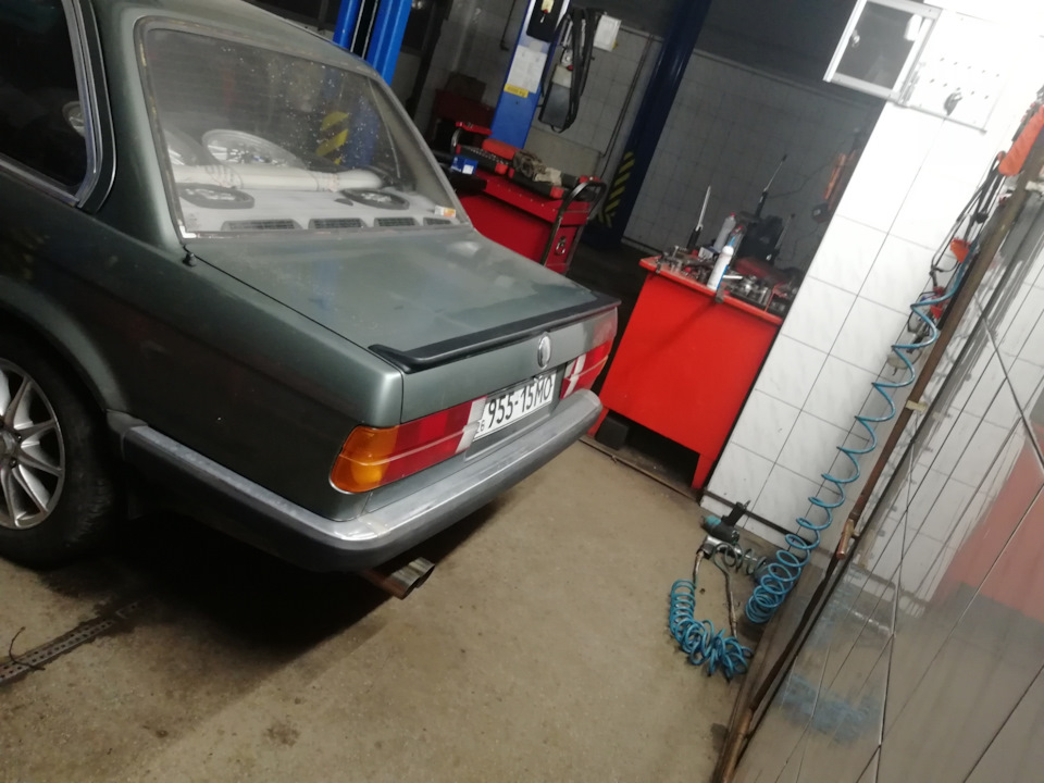 Оригінальний сполер е30 1