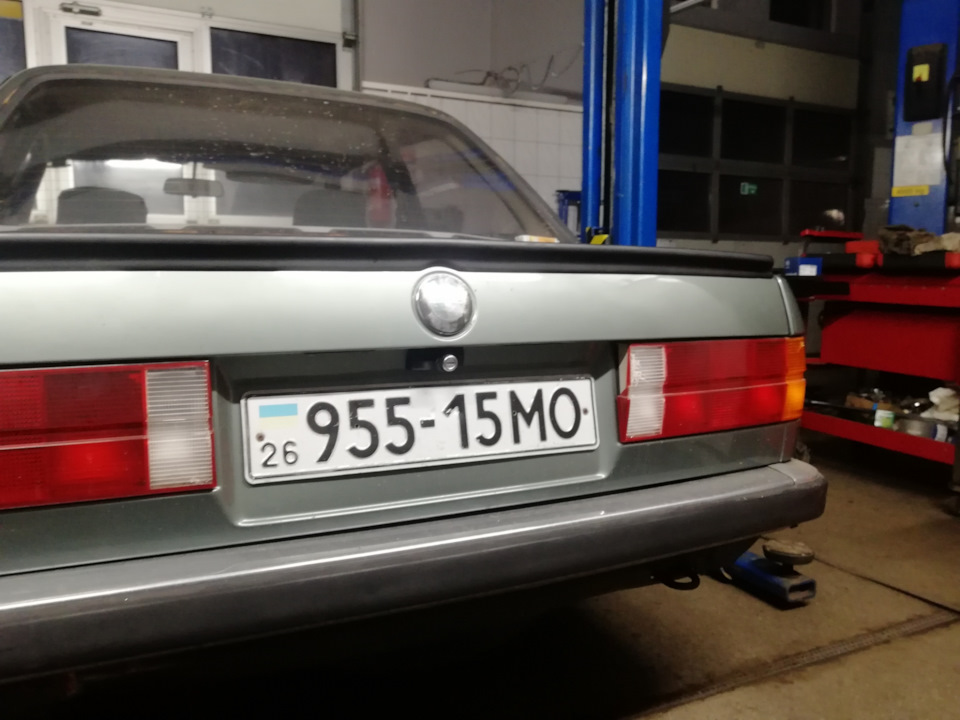 Оригінальний сполер е30 4