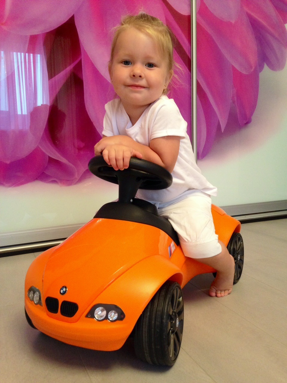 Машинка каталка BMW для дочки 2