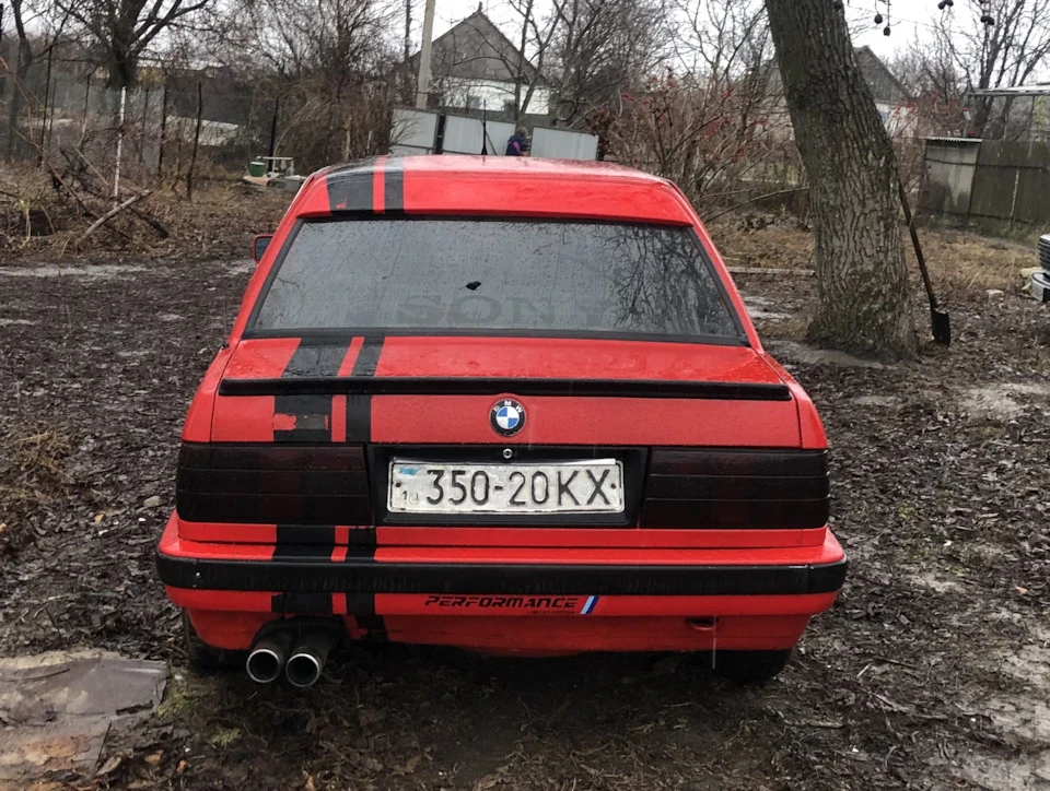 Удаление тонеровочного лака с задних фонарей BMW E30