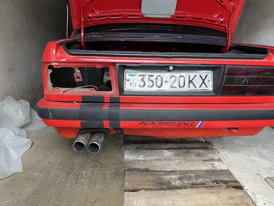 Удаление тонеровочного лака с задних фонарей BMW E30 3