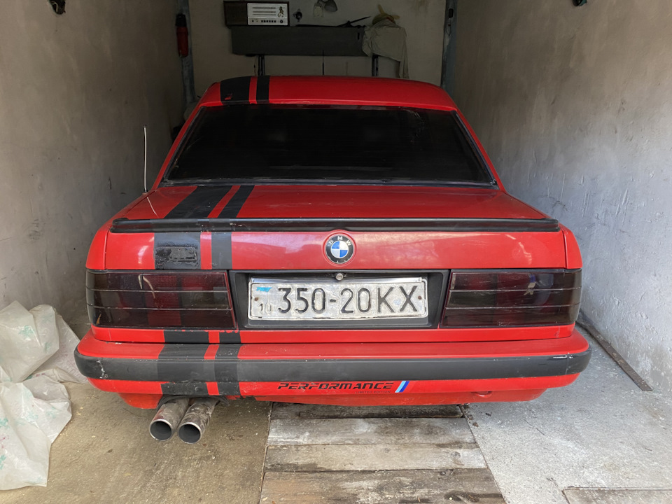 Удаление тонеровочного лака с задних фонарей BMW E30 2