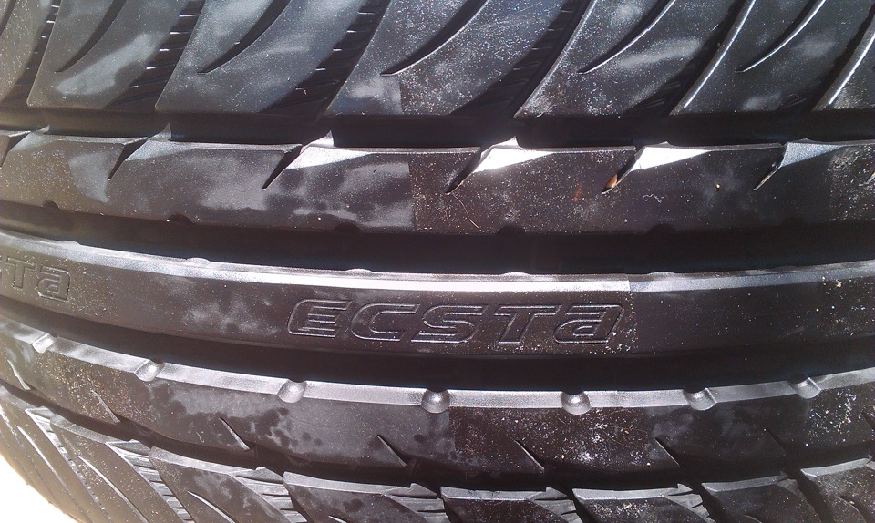KUMHO 215/45 ZR16 2
