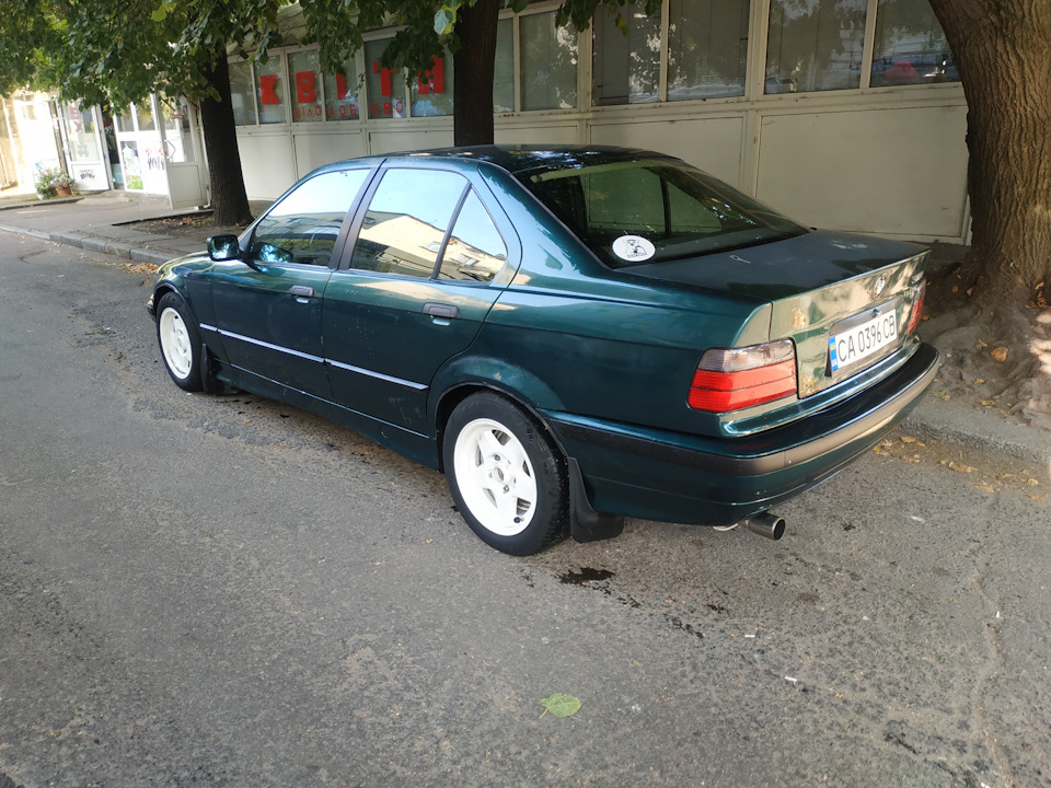 Життя занадто коротке, щоб їздити на нудних авто. 3