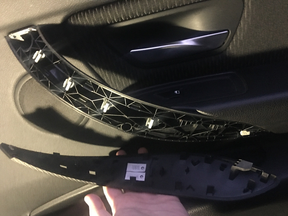 Встановлення динаміків Harman Kardon у двері 5